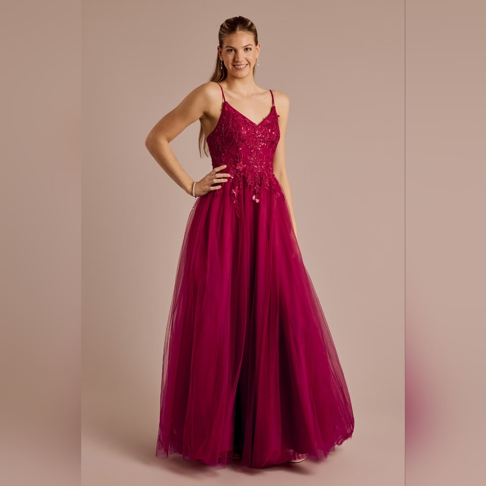 Davids Bridal Jules and Cleo Prom, Formal, Bridesmaid Gown Size 16.